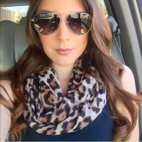 •LAST ONE• Tan Leopard Infinity Scarf - Picture 4 of 6